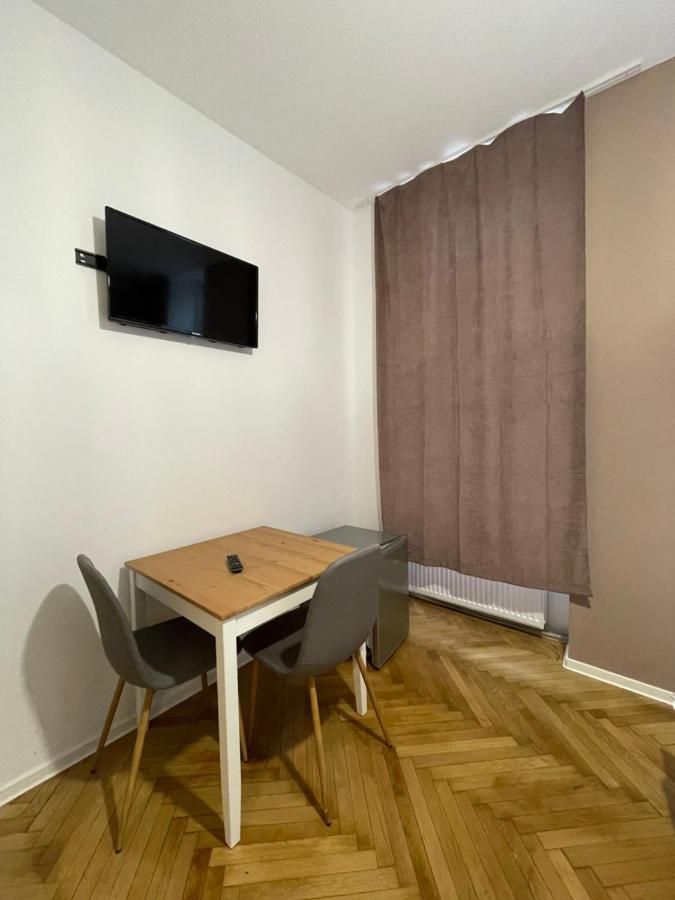 Schei Central Studios In The Heart Of Brașov Exterior foto